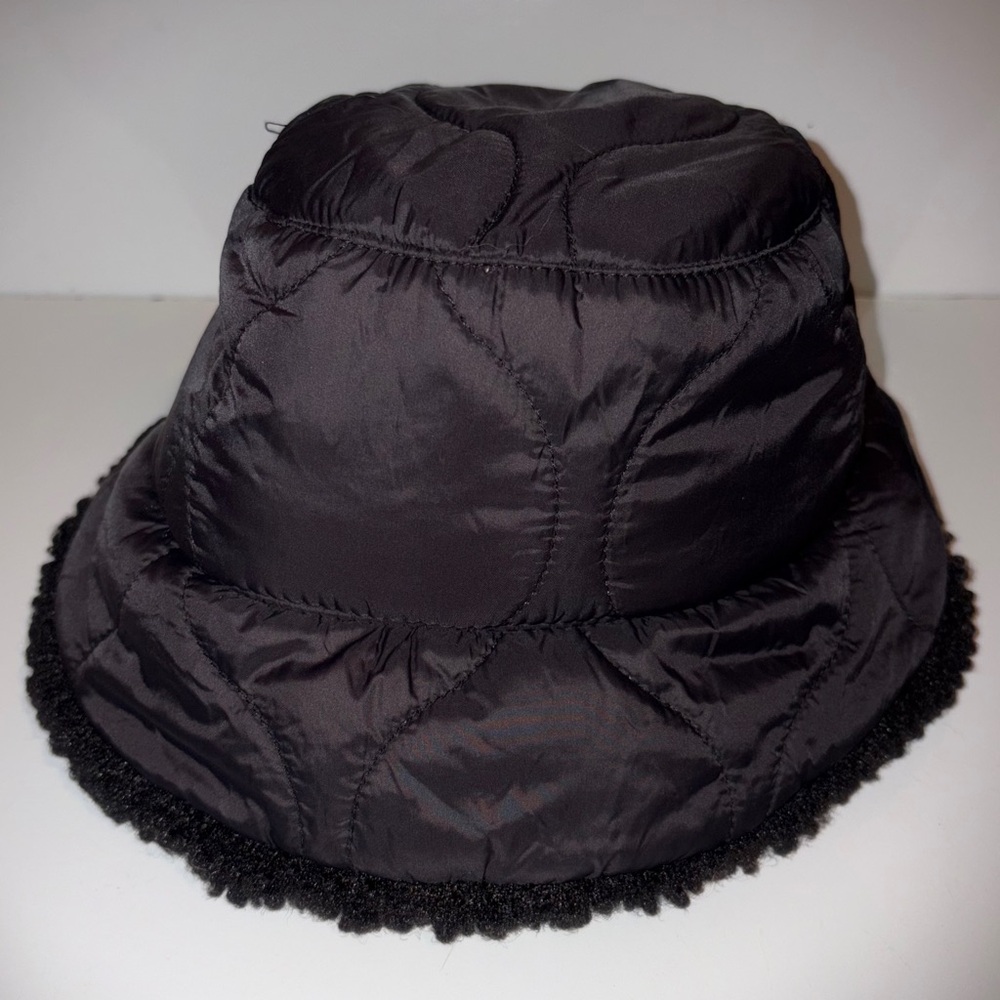 Steve Madden Size Small Quilted Bucket Hat Black Sherpa
